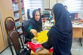 فضا سازی و پخش شیرینی و شربت در دهه ولایت 1405 در شبکه بهداشت و درمان اسلامشهر